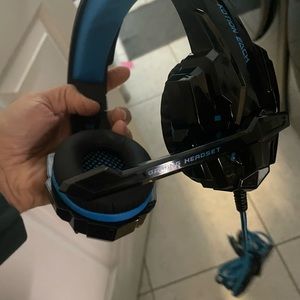 Gaming Headsets 2 Pc Set
Usb and jack connection 
Like new